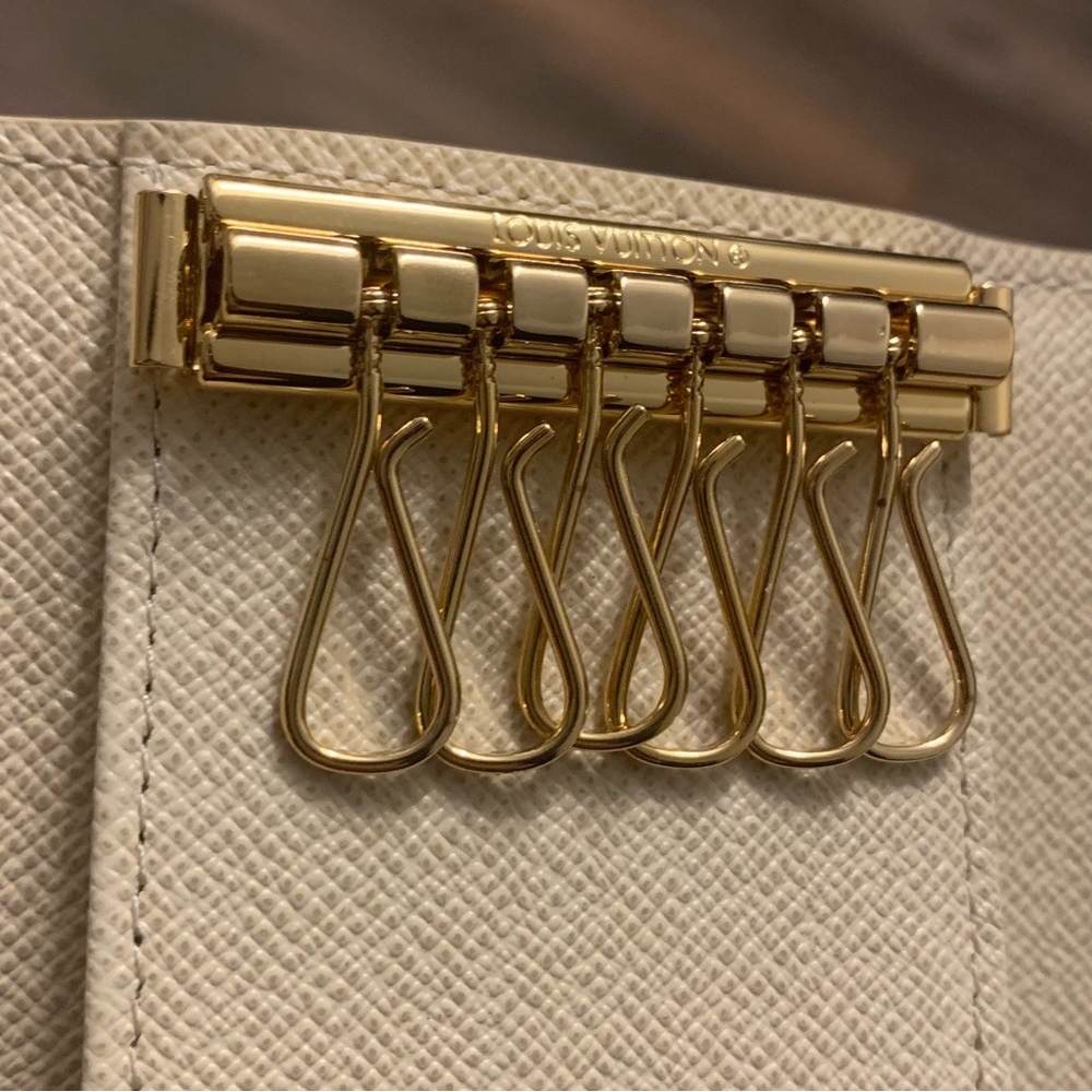 ❌SOLD❌ Louis Vuitton 6 Key Holder Case in Damier Azur Coated Canvas - Picture 9 of 12